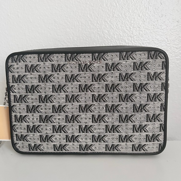 MICHAEL MICHAEL KORS
Logo Crystal Embellished Jet
Set Large East West
Crossbody - Picture 4 of 10